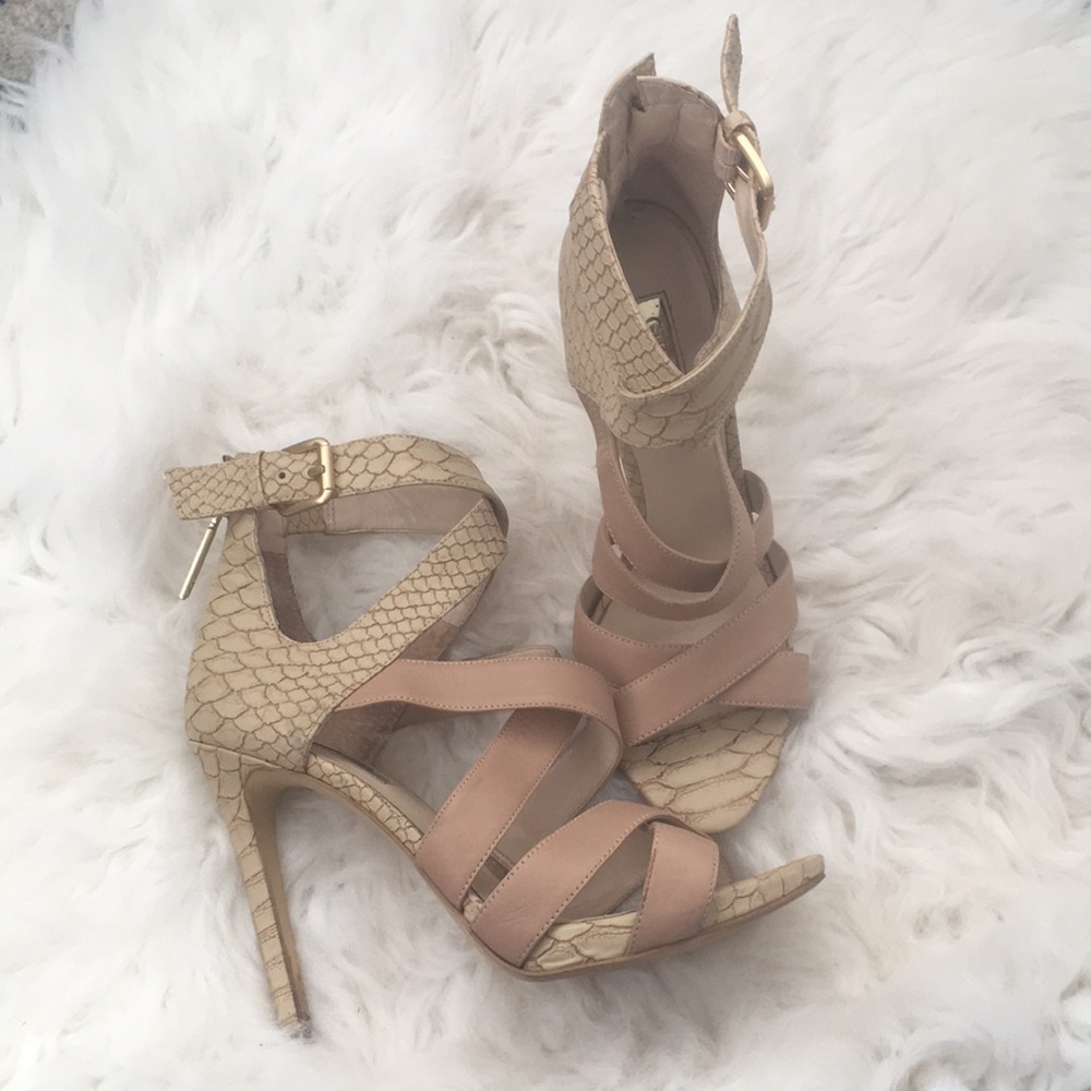 Guess ‘Abby’ heels
